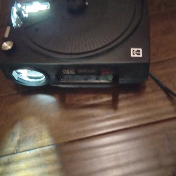 Kodak Carousel 750H Projector with Zoom Lens and Original Box - Picture 5 of 9